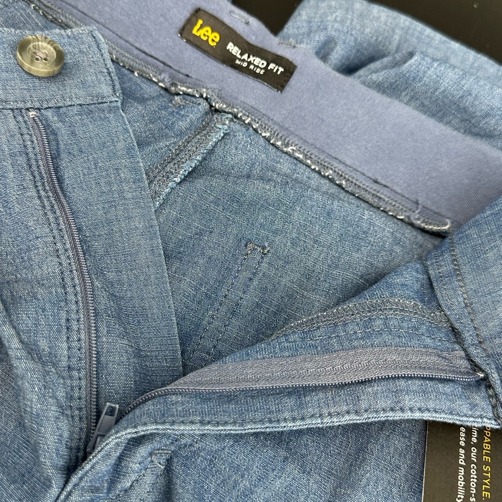 Lee Men’s Flex-to-Go Relaxed Fit Bermuda Cargo Shorts - Picture 6 of 6